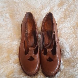 Clarks brown pumps